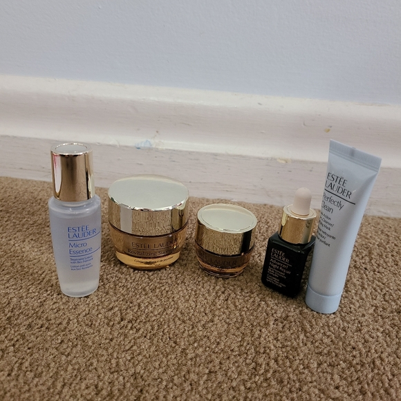 ESTĒE LAUDER GIFT SET - Picture 3 of 9